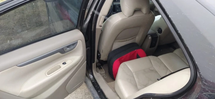 Автомобиль VOLVO S60, 2006г.в., идентификационный номер (VIN): YV1RS654972614146, регистрационный знак: Н974УУ 96. Обременения (ограничения): залог в пользу «Банк24.ру» (ОАО).